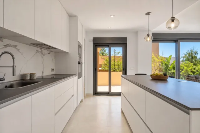 Family townhouse in Estepona — photo 3