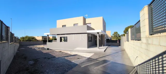 Chalet independiente en venta en San Antonio de Benagéber